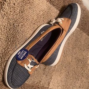 Keds. Women’s size9. Slip on. Sneaker pretending to be boat shoes! Navy striped